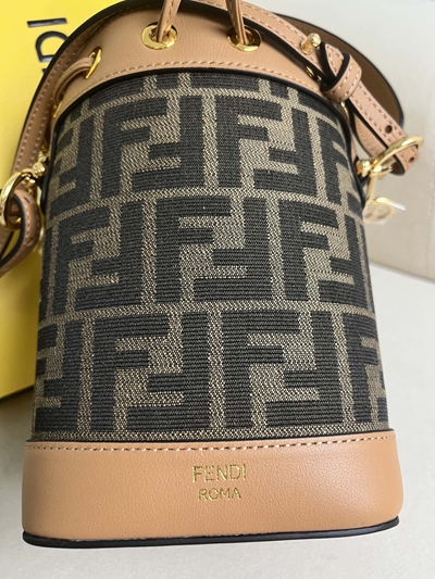 フェンディバッグ細部ディテール